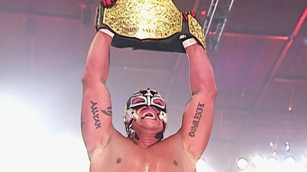 Rey Mysterio Wins World Heavyweight Championship at WrestleMania 22 